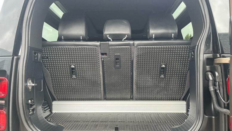 Land Rover Defender 3.0 D250 X-Dynamic S 90 3dr Auto Diesel Estate